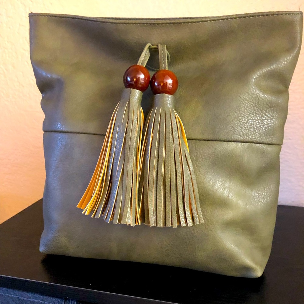 Brand new with tags Anthropologie bag! Perfect for a casual day out!